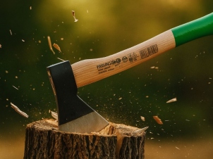 Wood Handle Axe Ø < 15 cm