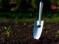 Mentelė su butelių atidarytuvu